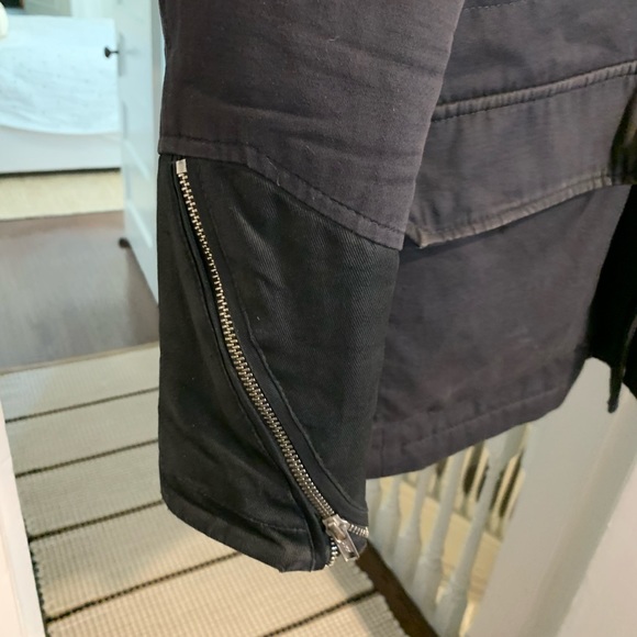 Navy blue and faux fur winter jacket - Picture 3 of 4